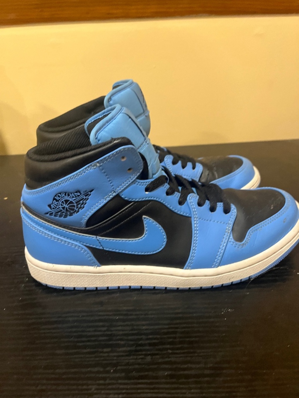 SIZE 9.5 W0MAN - Air Jordan 1 Mid University Blue Black